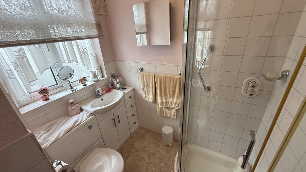 Lot: 62 - SEMI-DETACHED BUNGALOW WITH POTENTIAL - Internal image of shower room